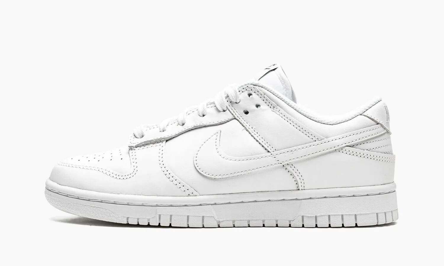NIKE DUNK LOW Triple White - beetsneakers