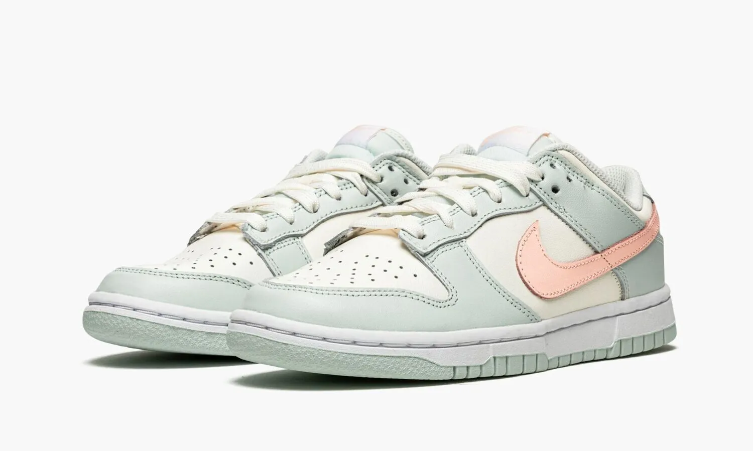 NIKE DUNK LOW Barely Green - beetsneakers