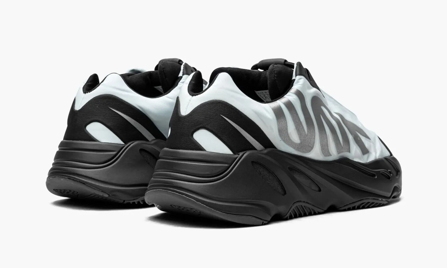 YEEZY BOOST 700 BLUE TINT - beetsneakers