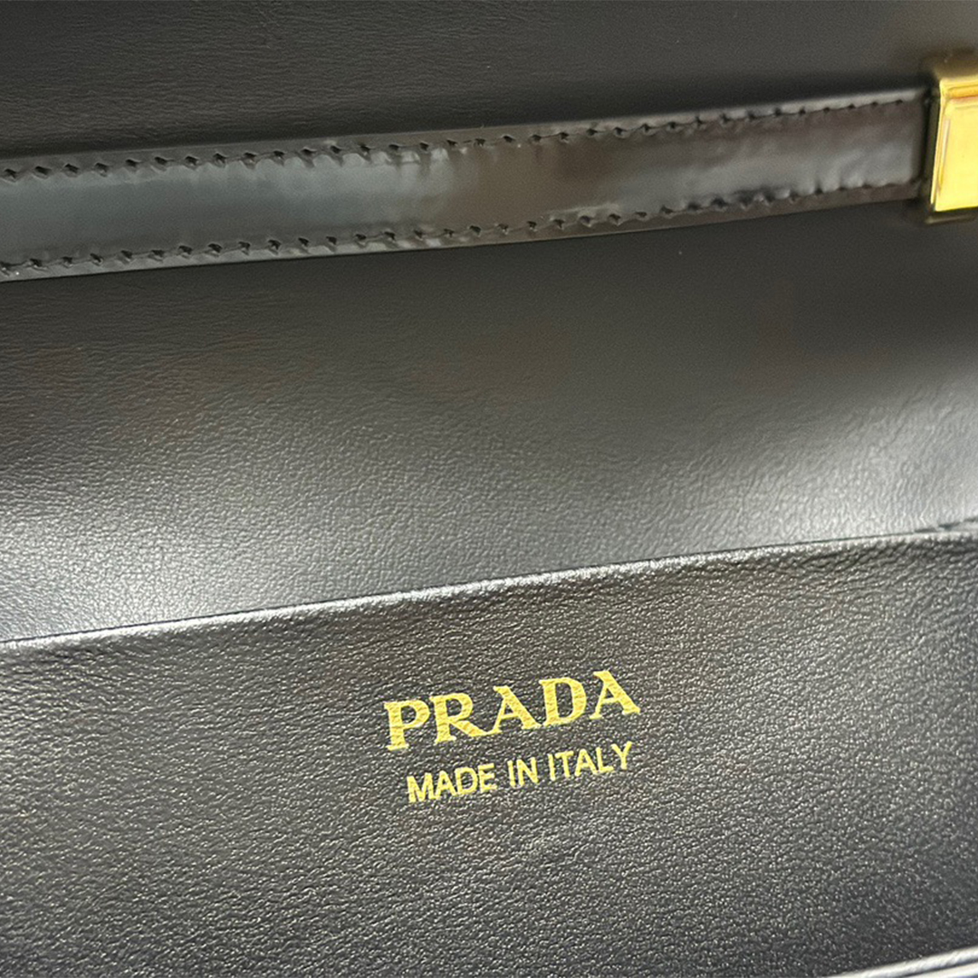 PRADA-Runway looks