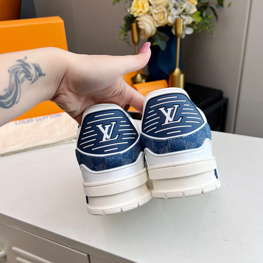 LV-Milan show runway models