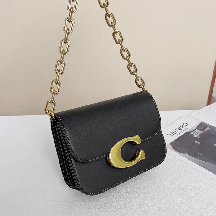 COACH-cm557
