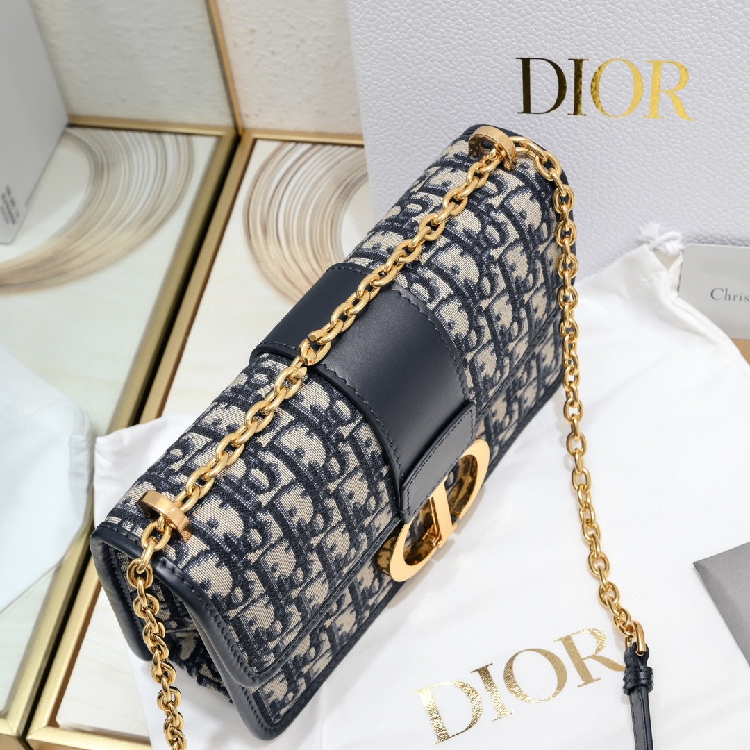 Dior-  Montaigne