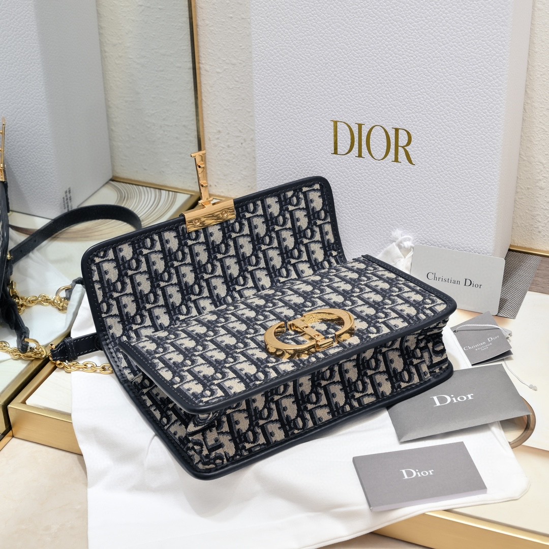 Dior-  Montaigne