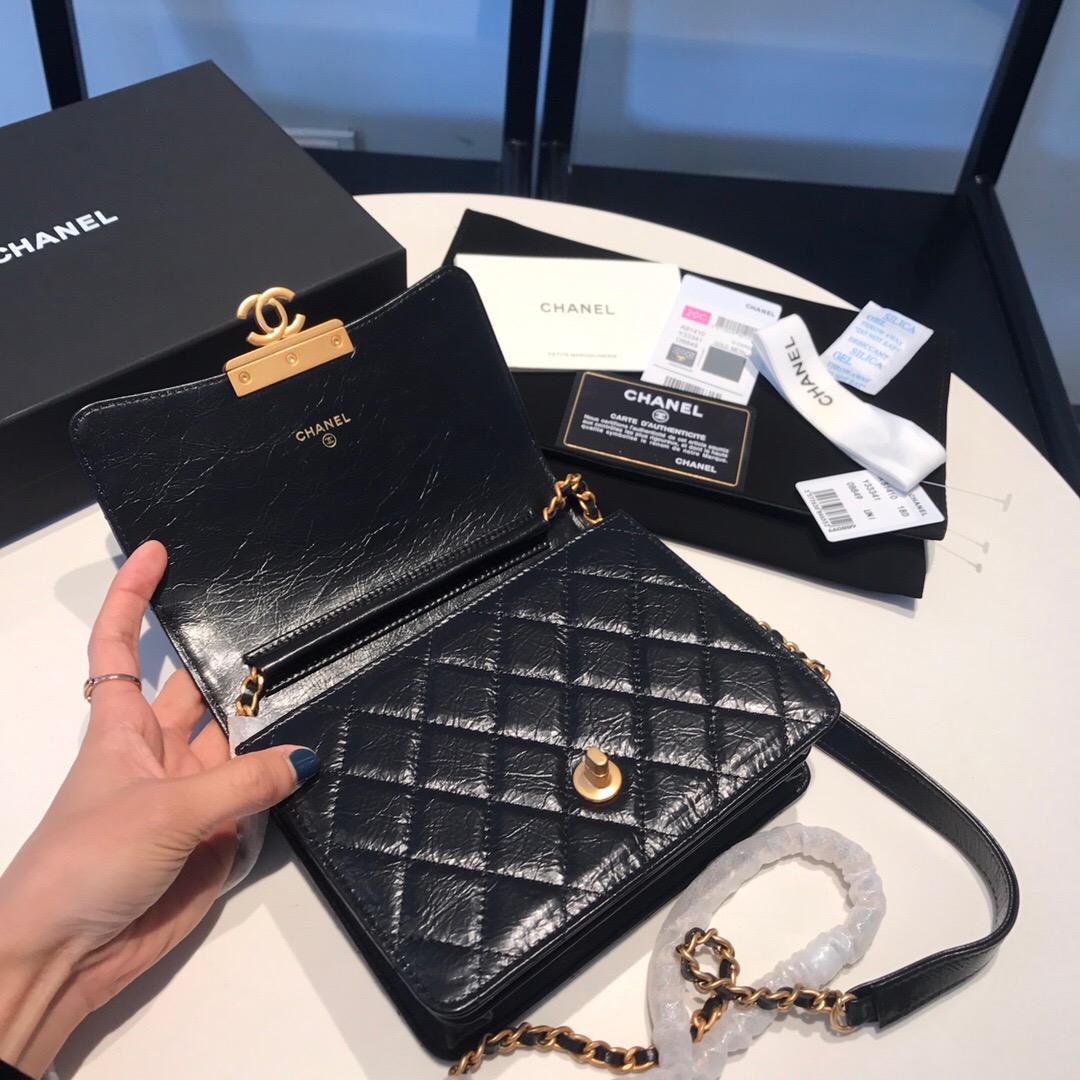 Chanel-wallet on chain-oil-waxed leather