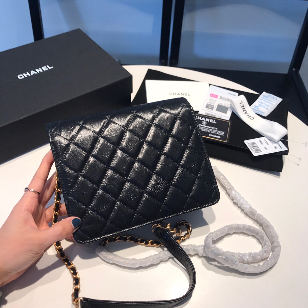 Chanel-wallet on chain-oil-waxed leather