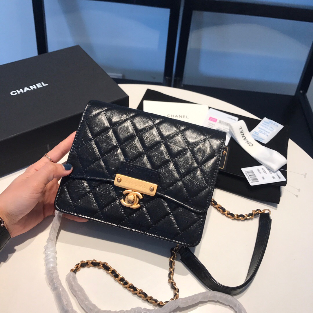 Chanel-wallet on chain-oil-waxed leather