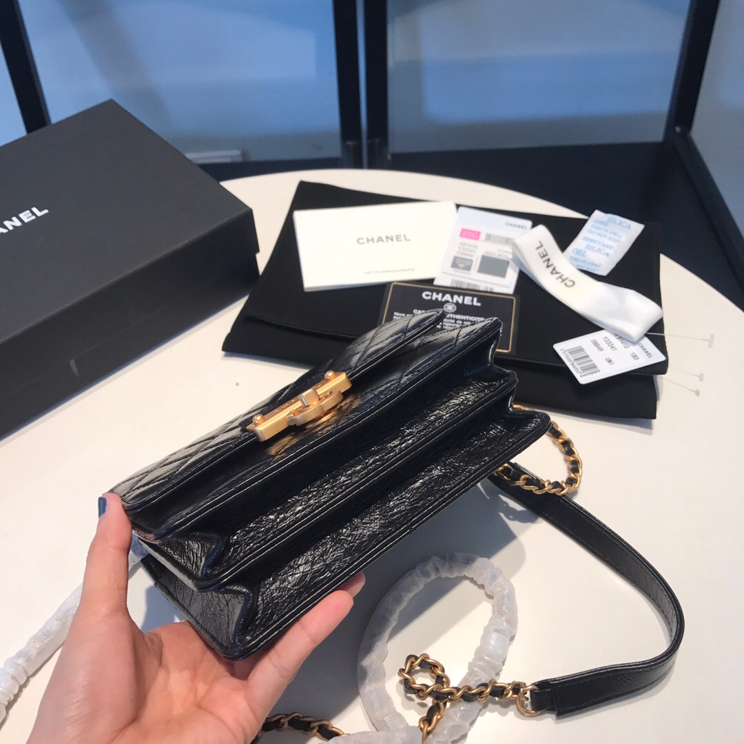 Chanel-wallet on chain-oil-waxed leather