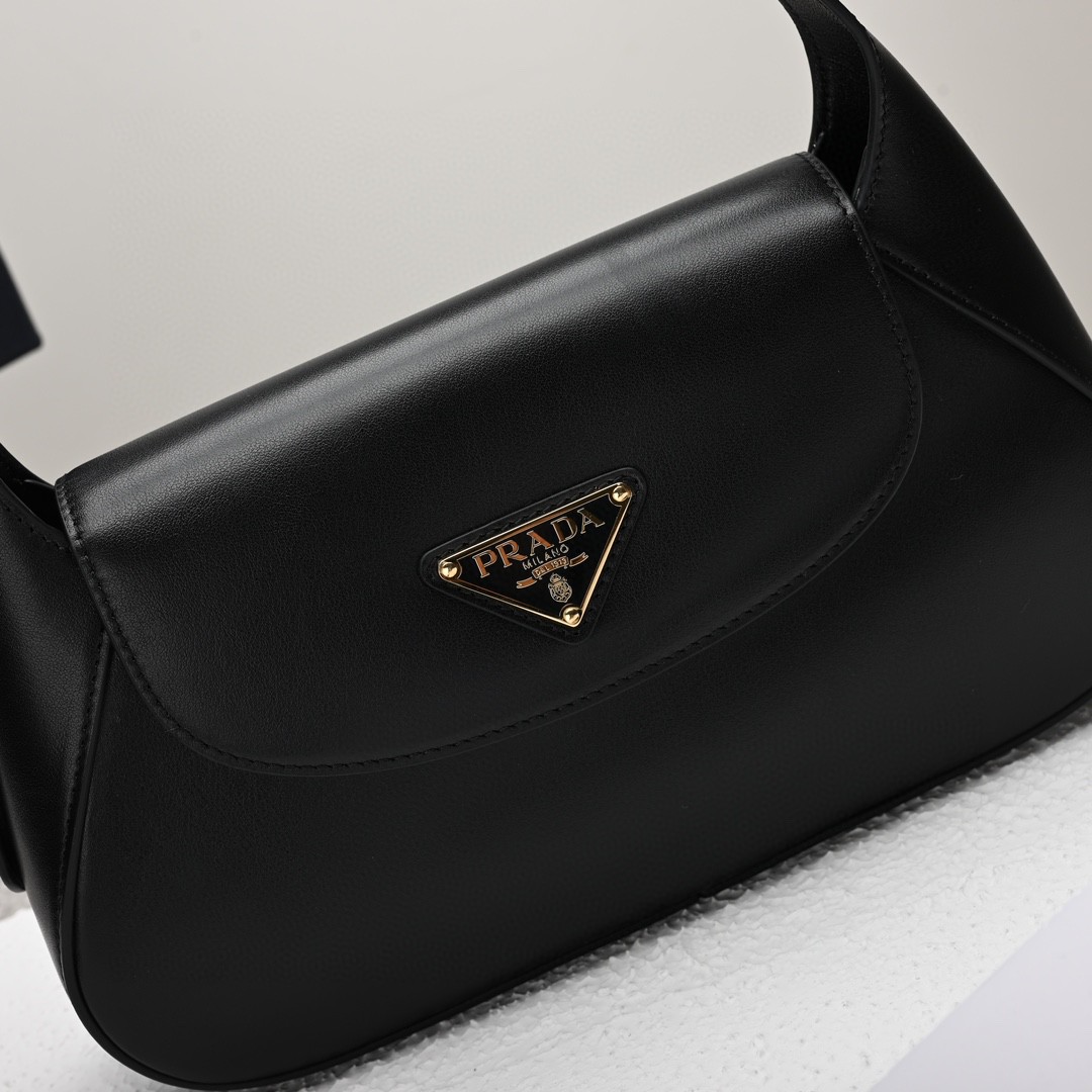 Prada-Baguette