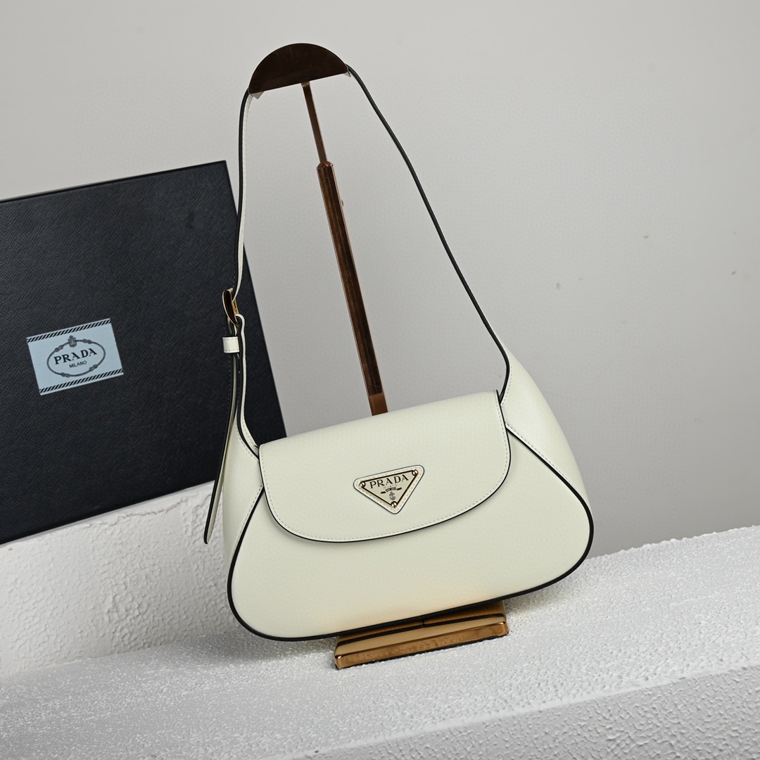 Prada-Baguette