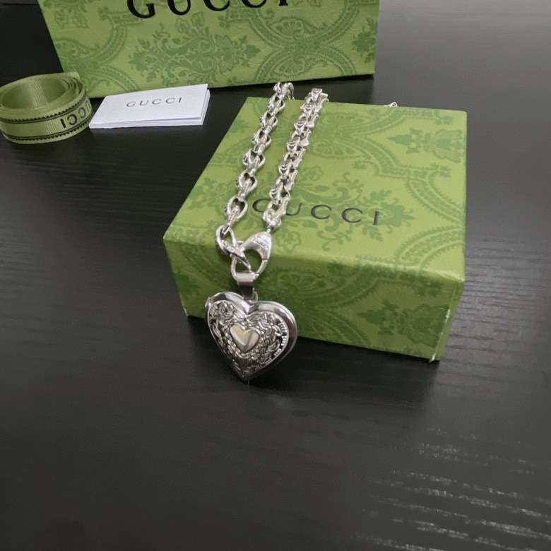 GUCCI-Love Necklace