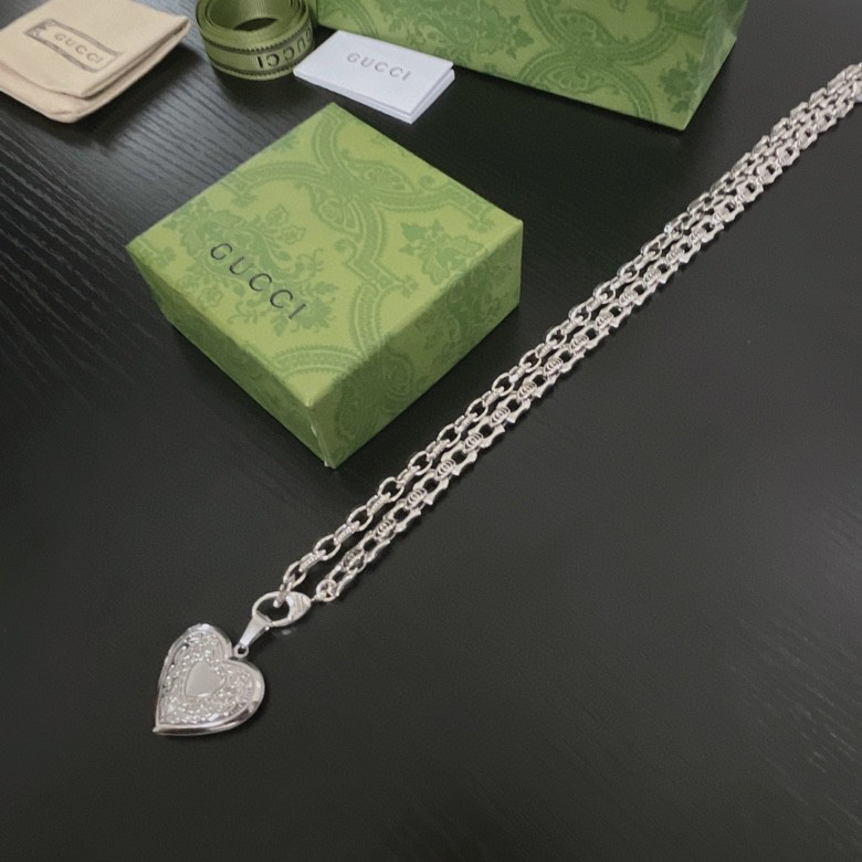 GUCCI-Love Necklace