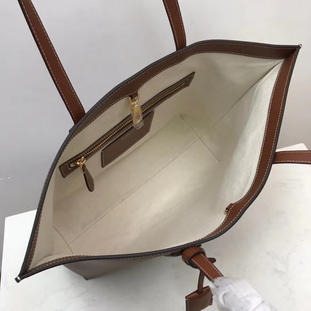 Burbuerry- Tote