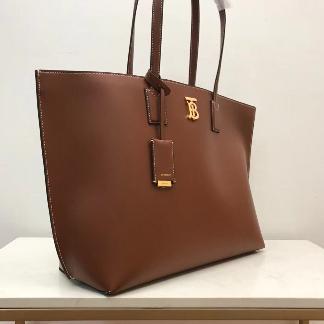 Burbuerry- Tote