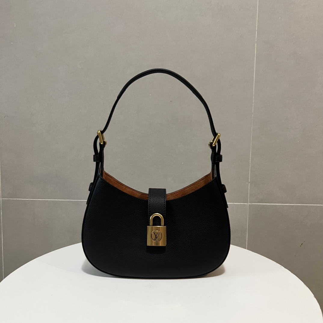 LV-low key shoulder bag