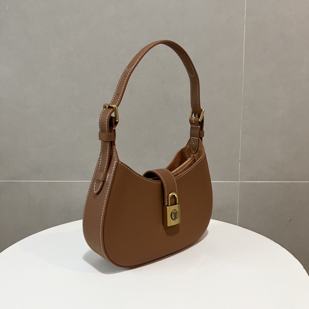 LV-low key shoulder bag