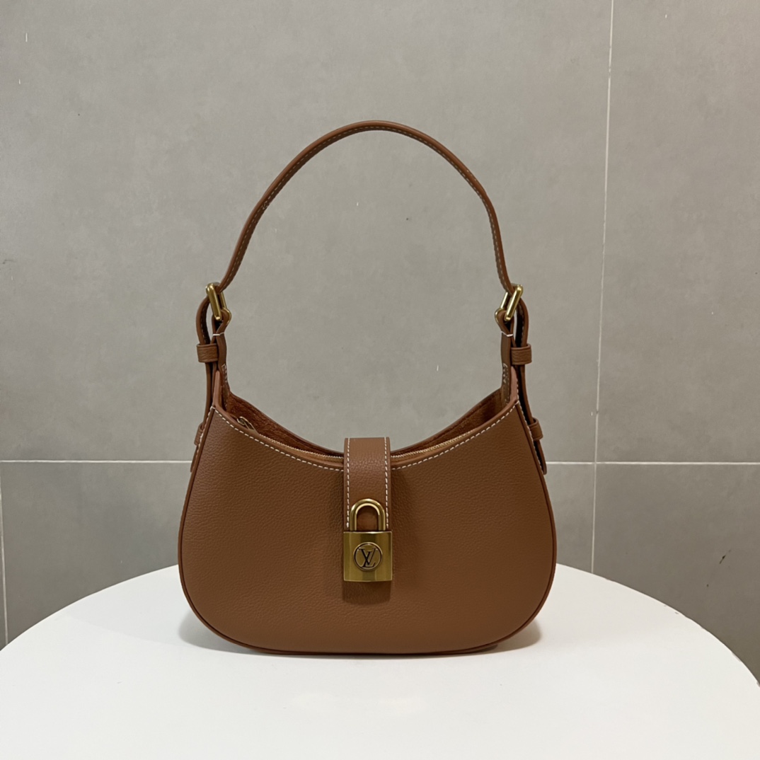 LV-low key shoulder bag