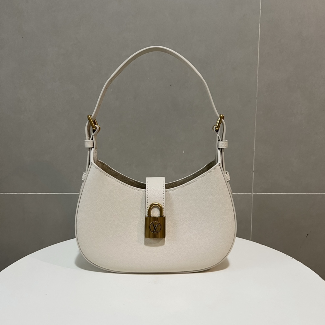 LV-low key shoulder bag