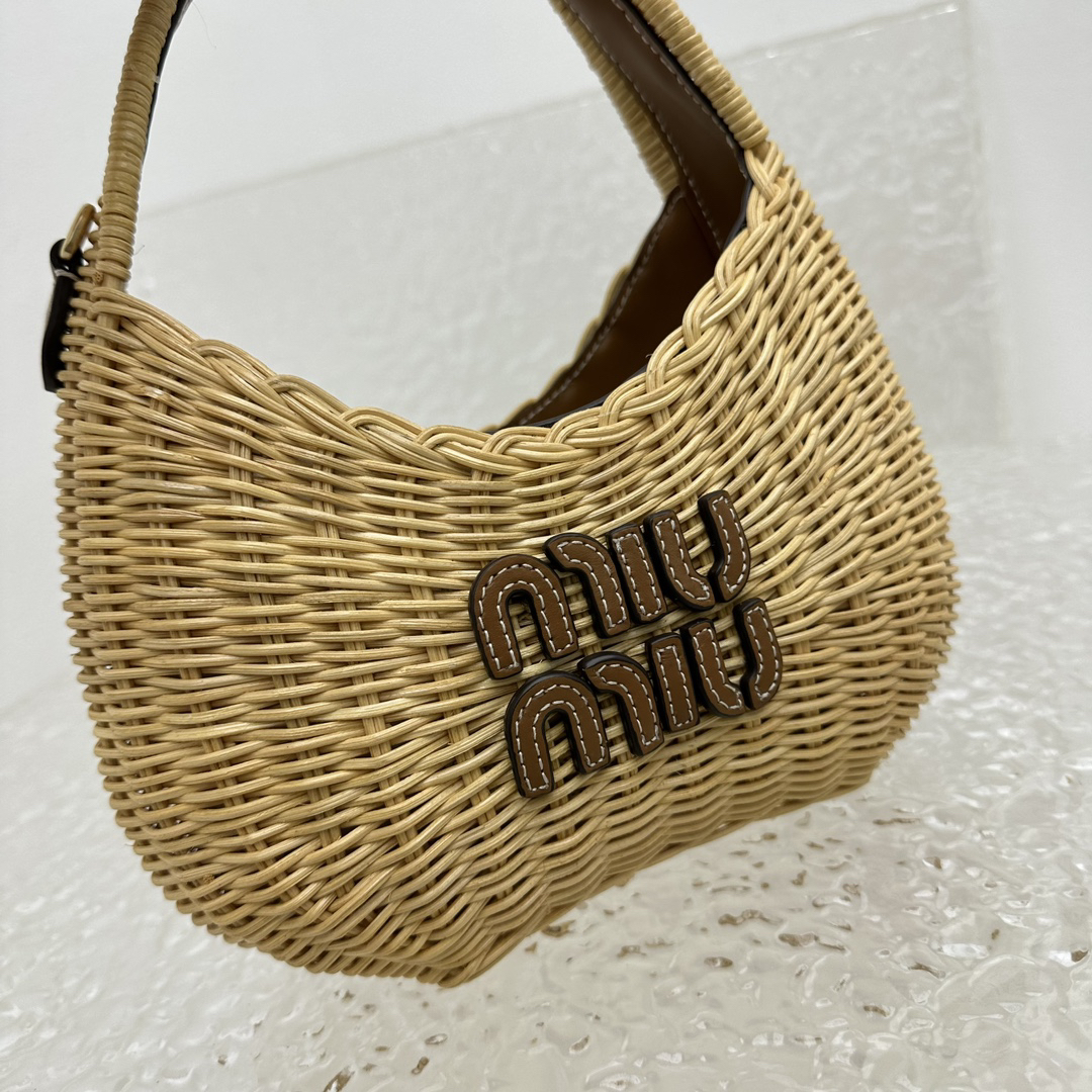 MIUMIU-Straw bag