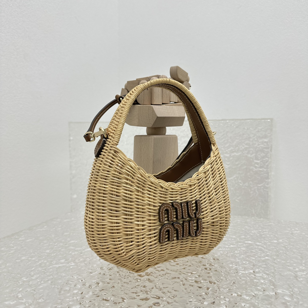 MIUMIU-Straw bag
