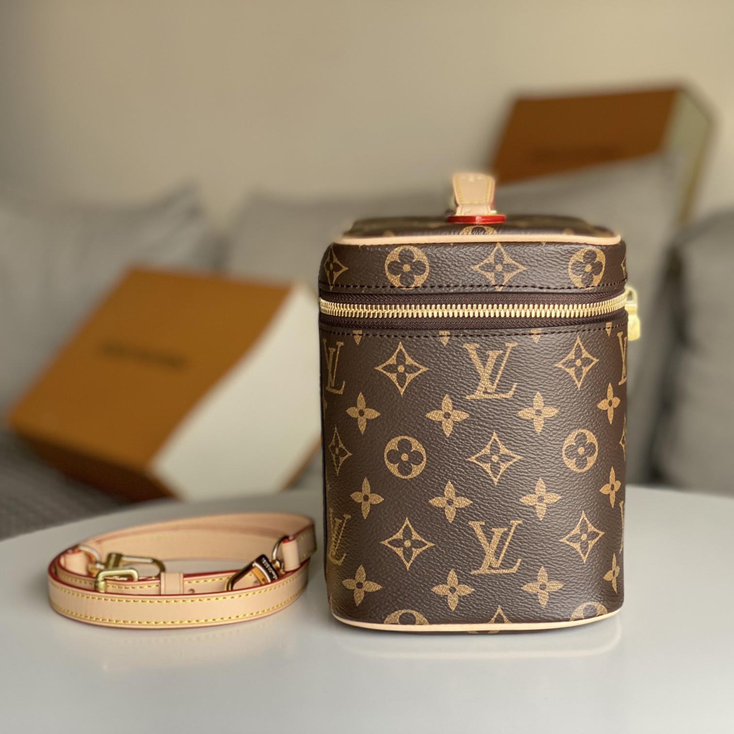 LV-nice bb Cosmetic bag
