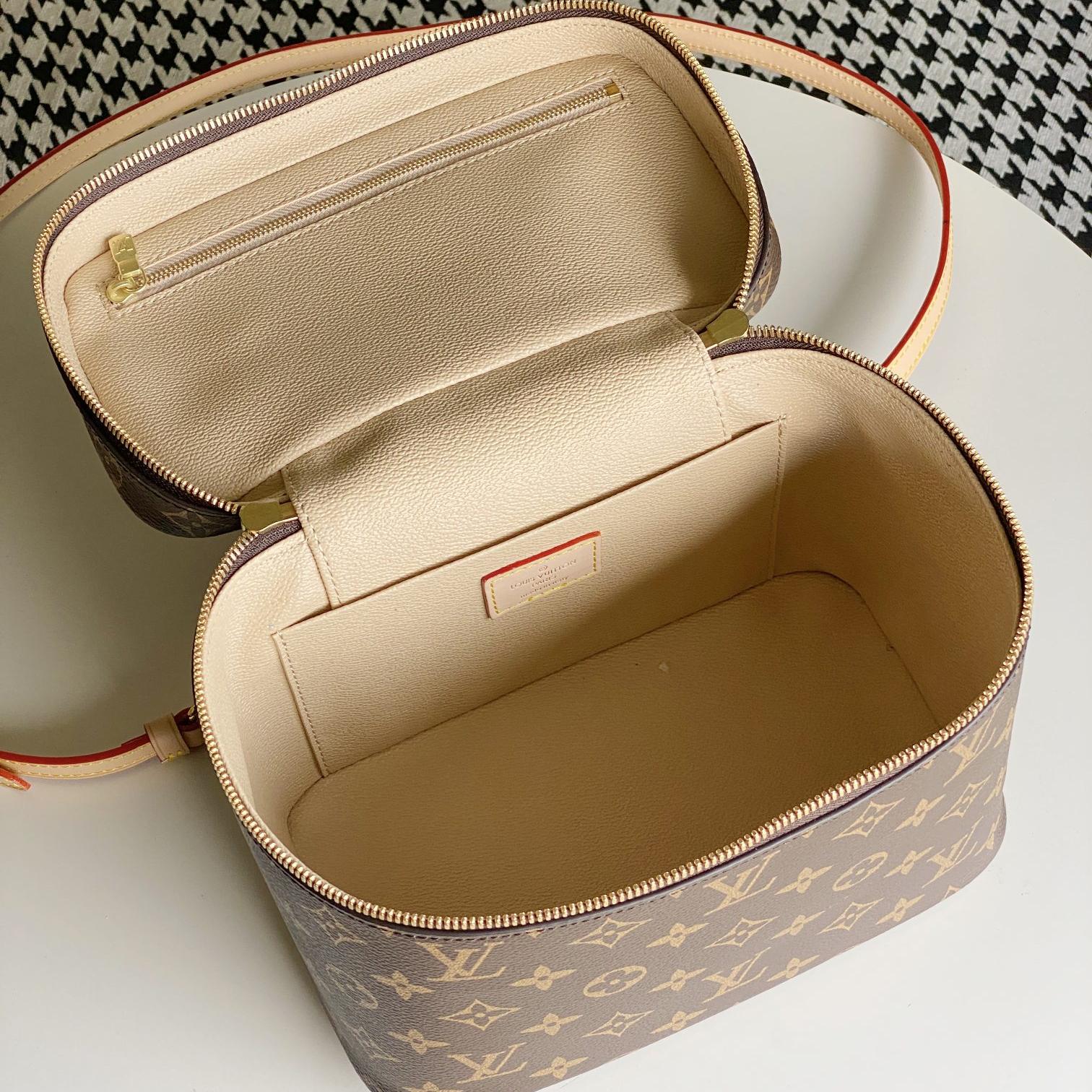 LV-nice bb Cosmetic bag