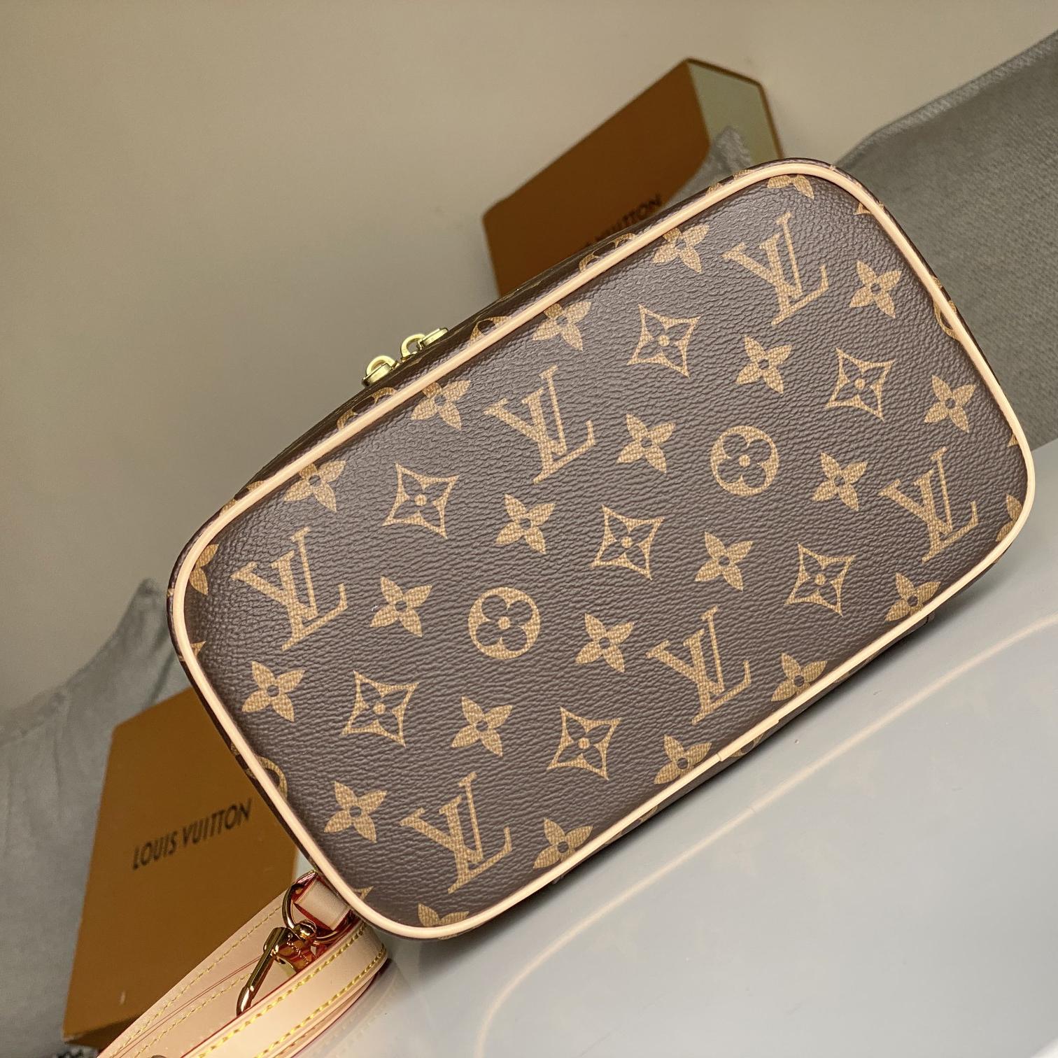 LV-nice bb Cosmetic bag