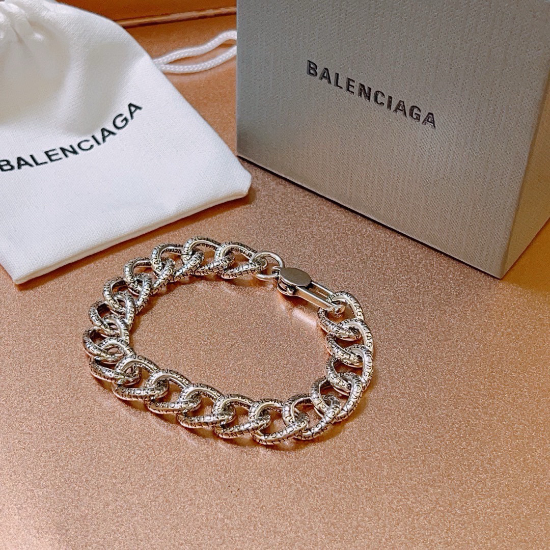 Balenciaga-bracelets