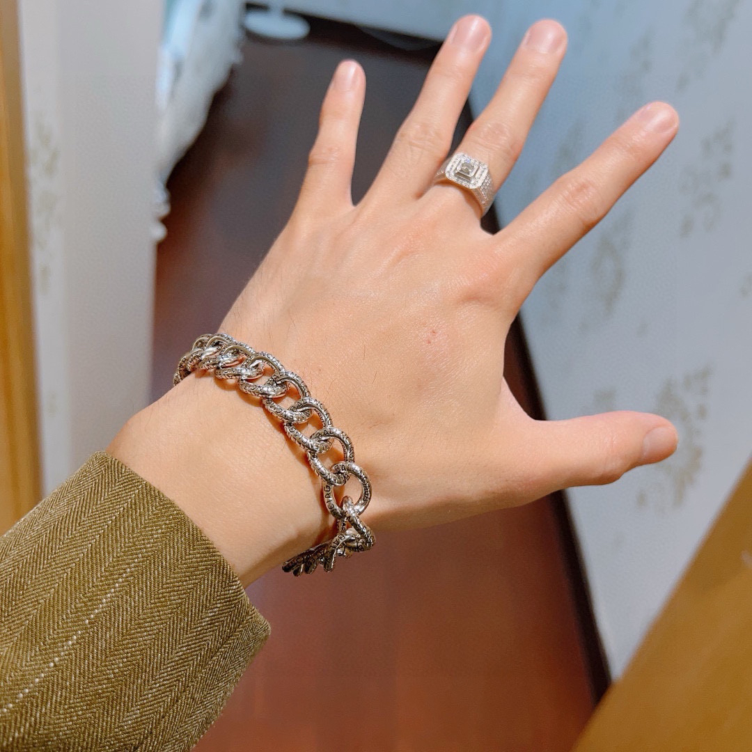 Balenciaga-bracelets