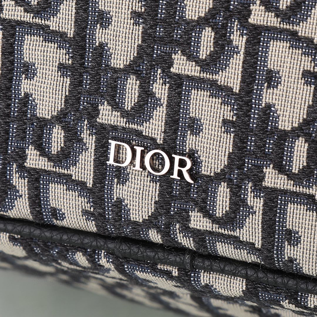 Dior-  Safari