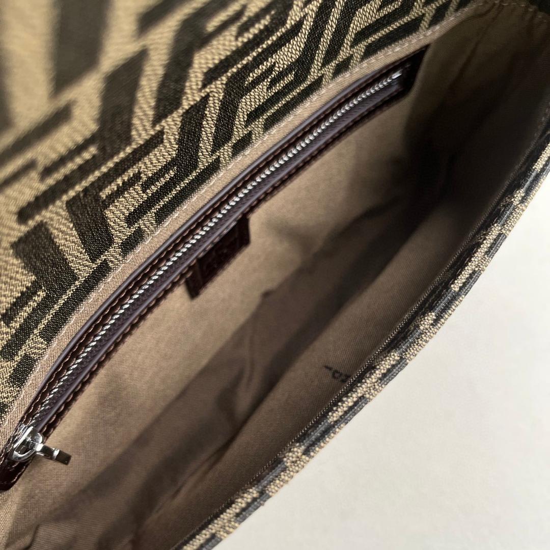 FENDI- Baguette Shoulder Carrying Crossbody Bag