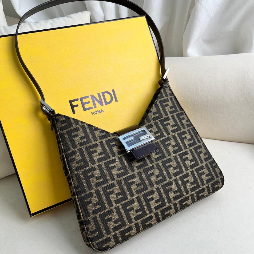 FENDI-  vintage
