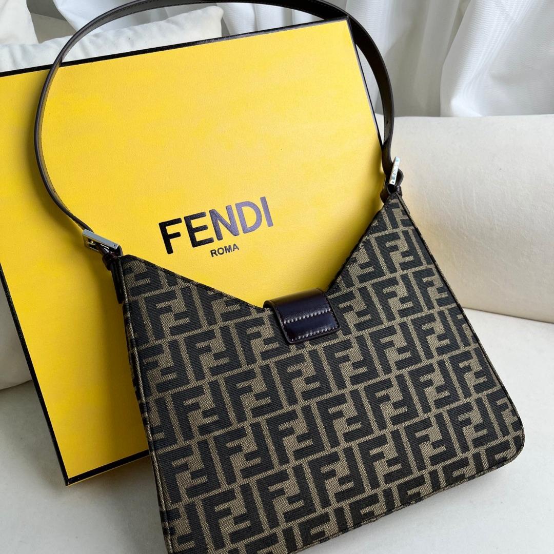 FENDI-  vintage