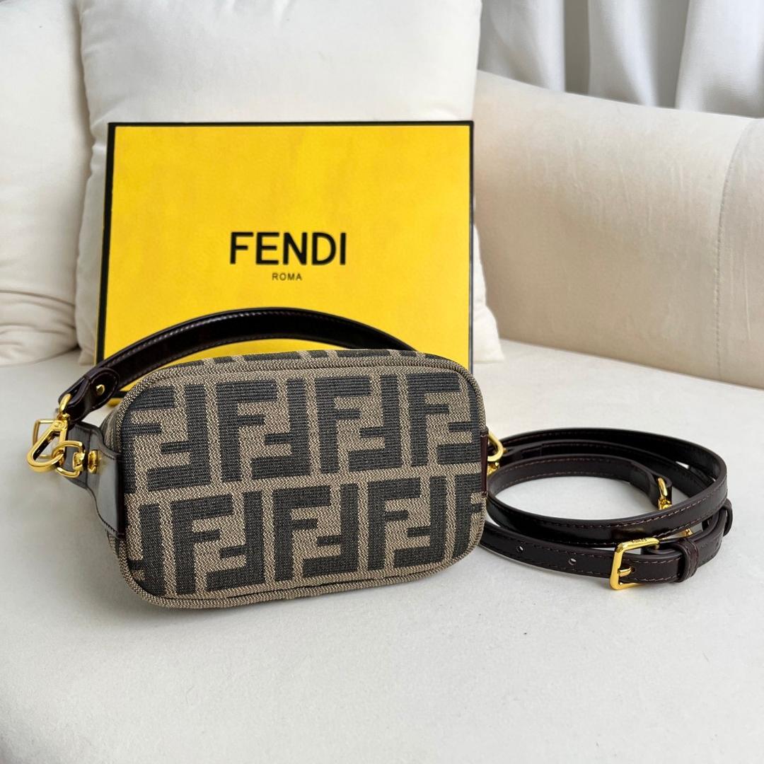 FENDI-  Lunch box second-hand bag