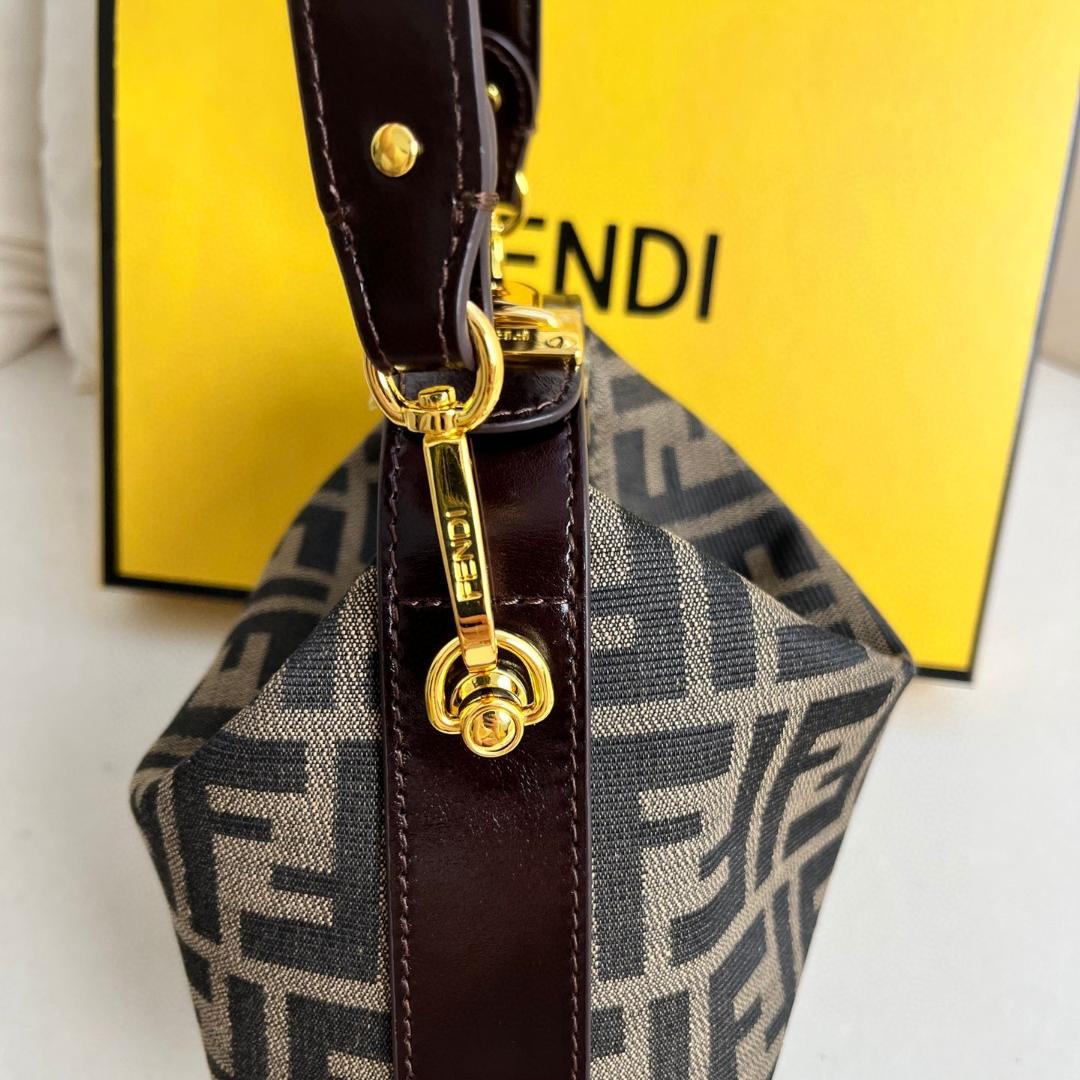 FENDI-  Lunch box second-hand bag