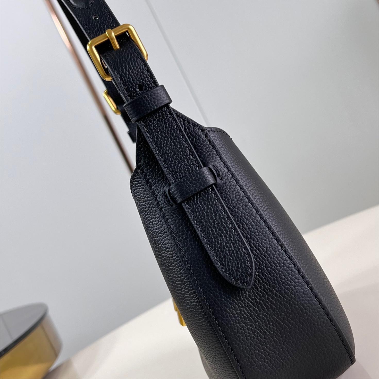 LV-Low key shoulder bag