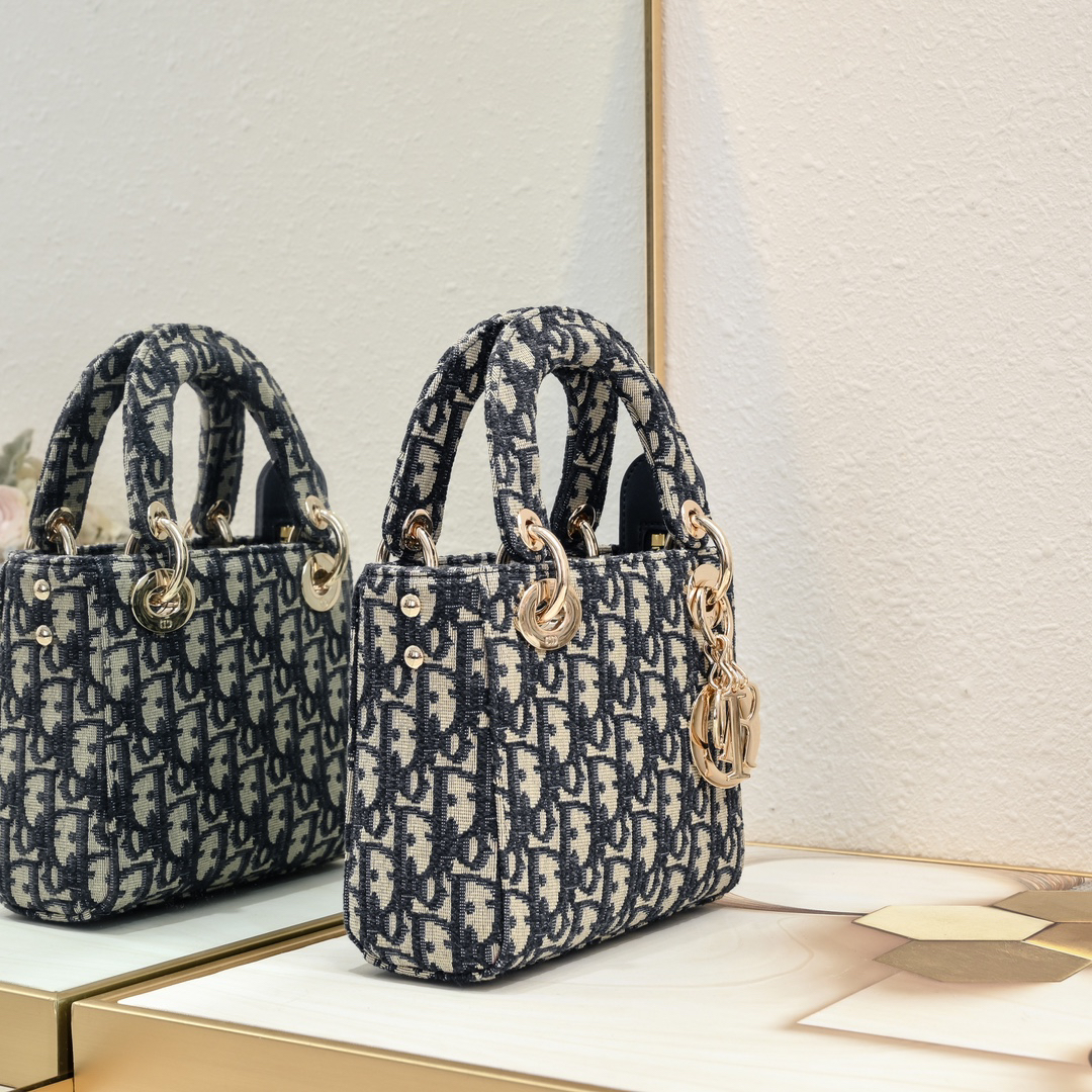 Dior-Lady d-sire my abior