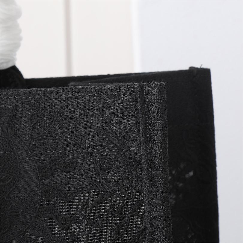 Dior-Book Tote lenvol des papillons dévoile nos désirs aux étoiles