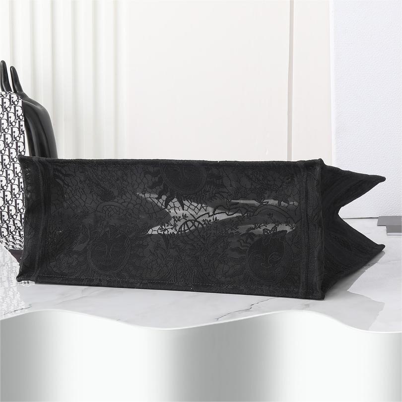 Dior-Book Tote lenvol des papillons dévoile nos désirs aux étoiles