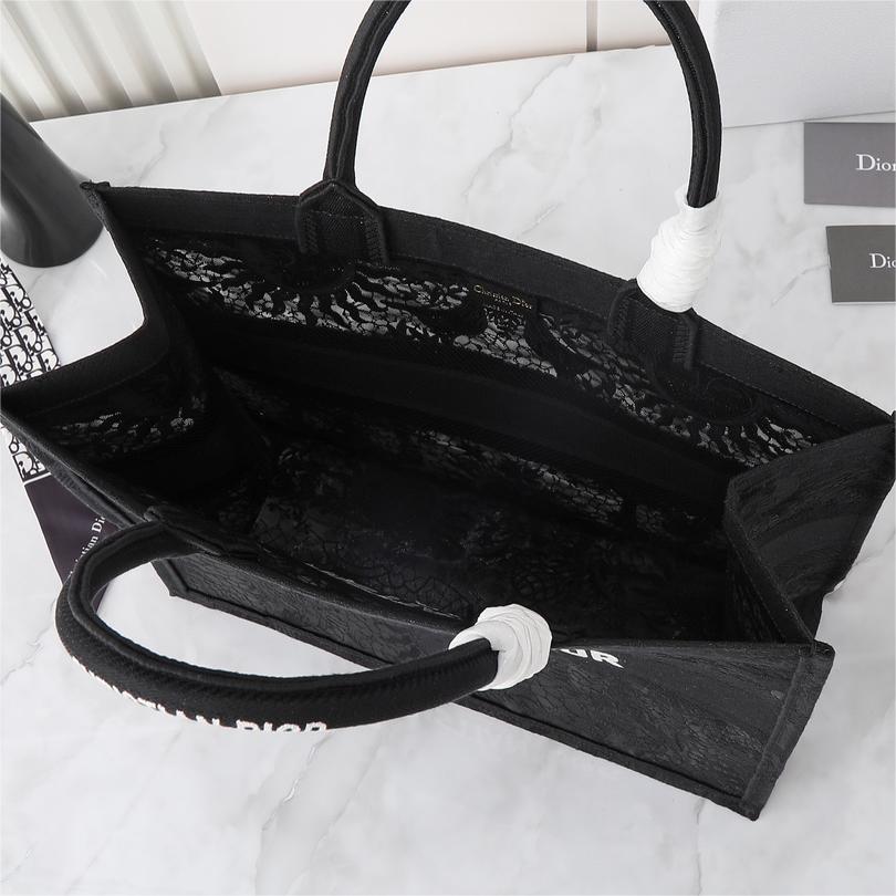 Dior-Book Tote lenvol des papillons dévoile nos désirs aux étoiles
