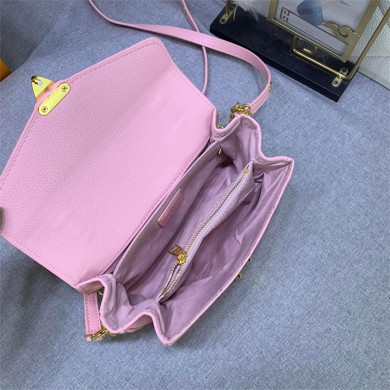 LV-Pochette Métis East West handbag