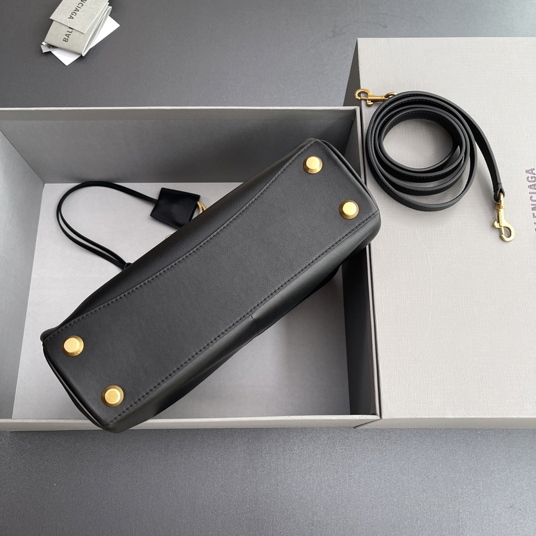 Balenciaga-rodeo bag