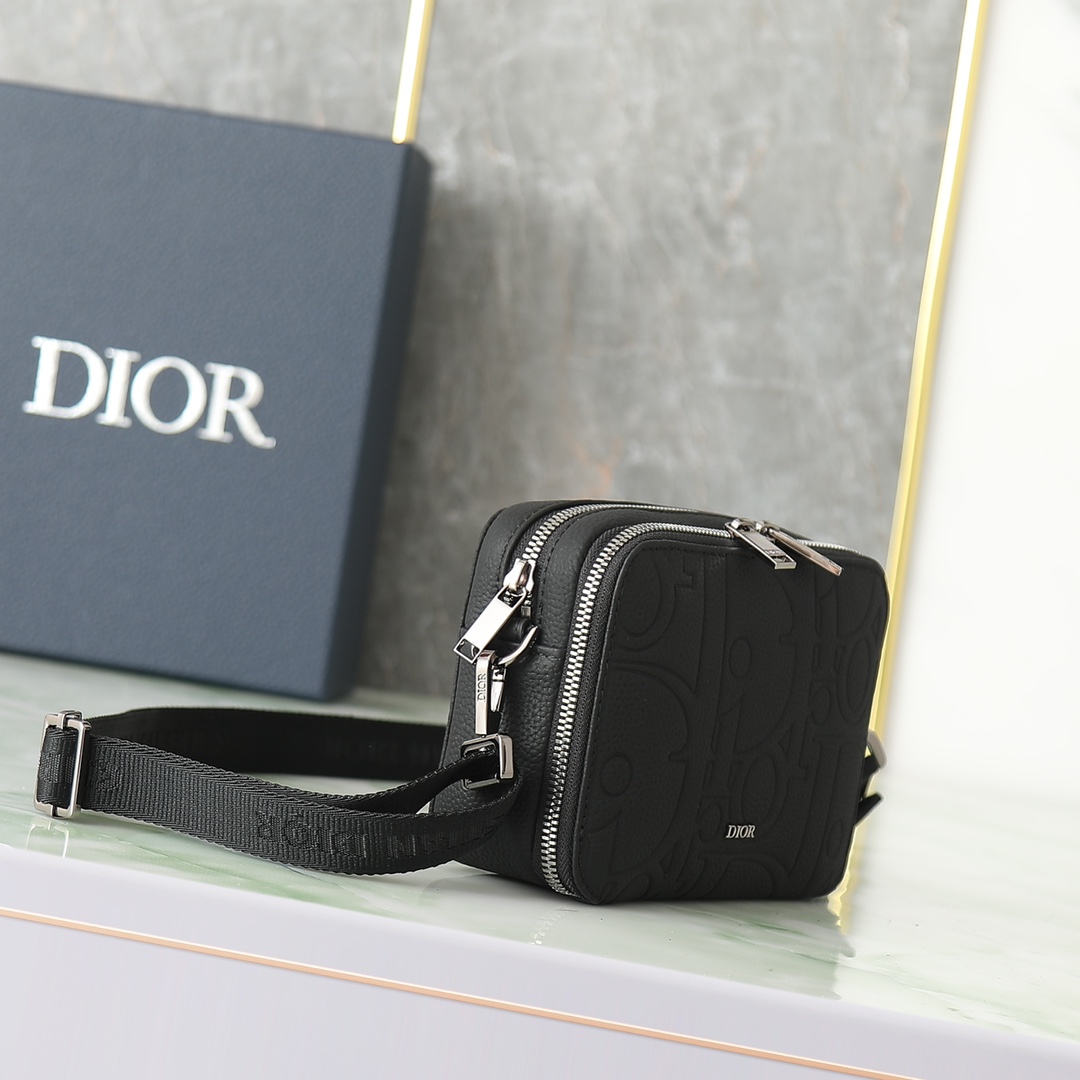 Dior-gravity cistian