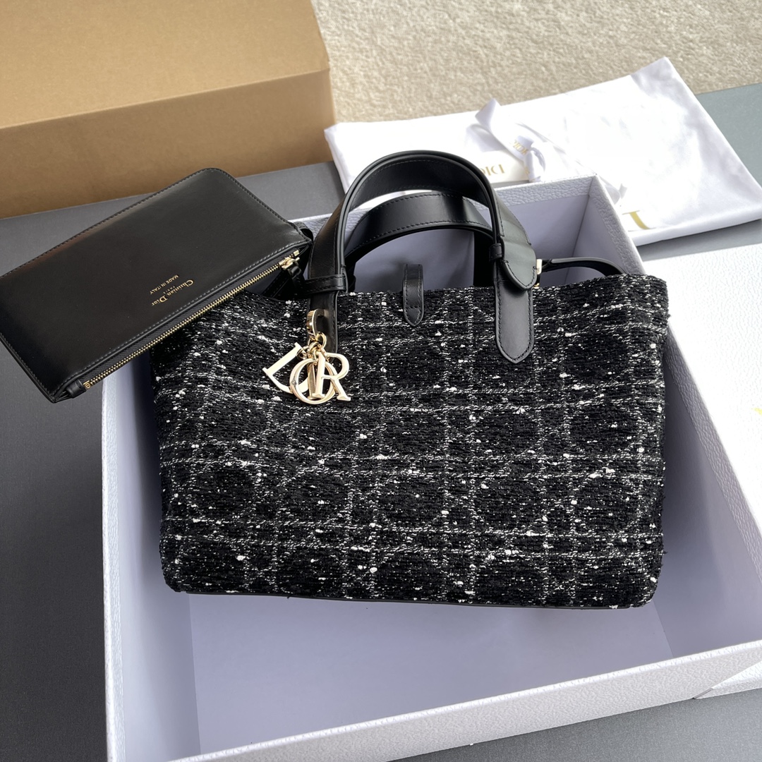 DIOR-Medium size Oujours handbag with Black coarse Floral Pattern