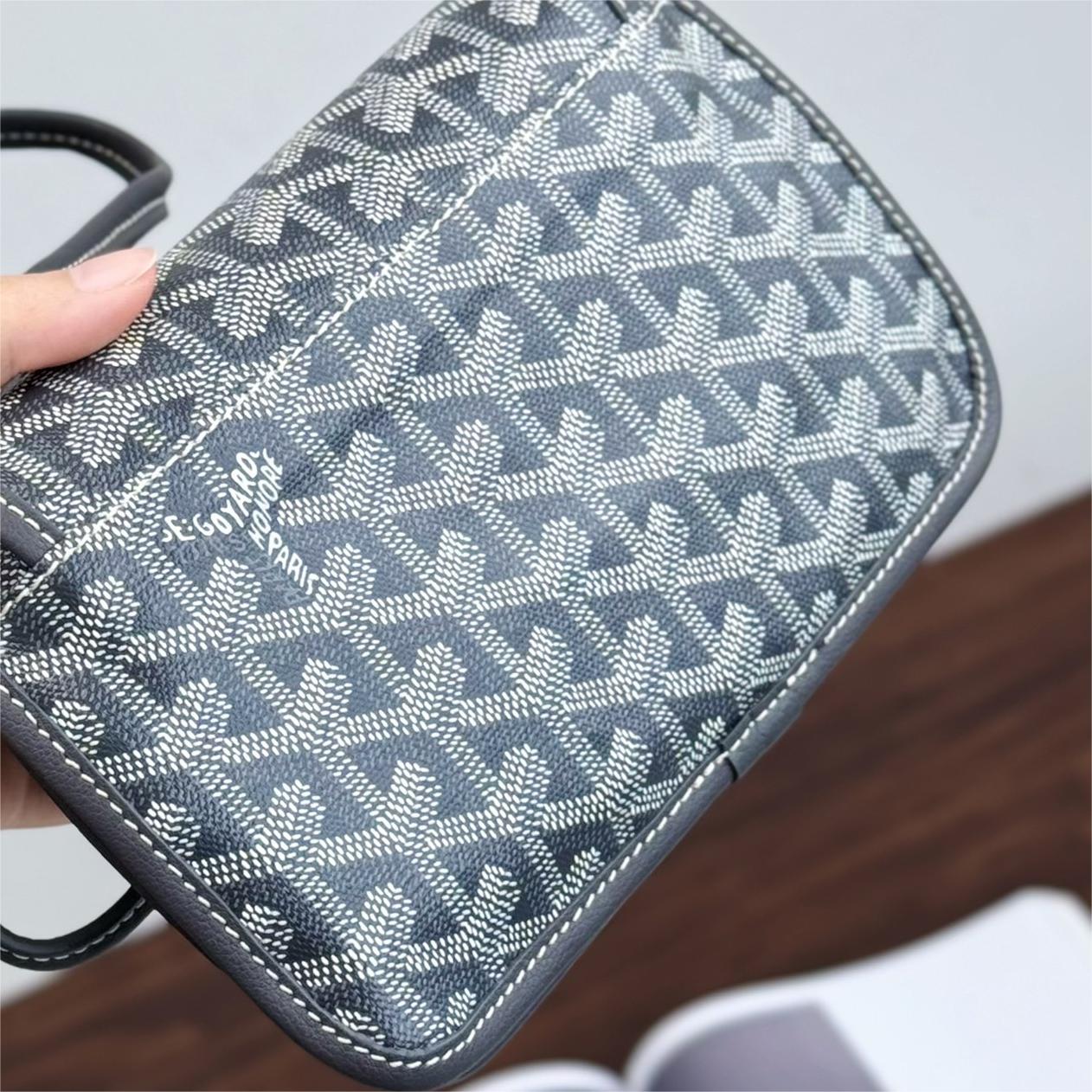 Goyard-Envelope package