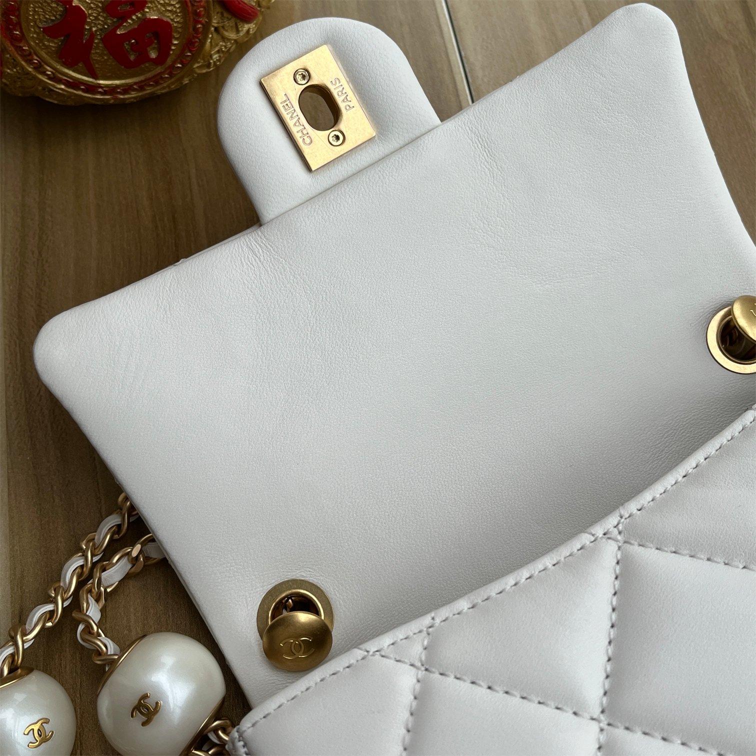 Chanel-Mini cap bag 22b