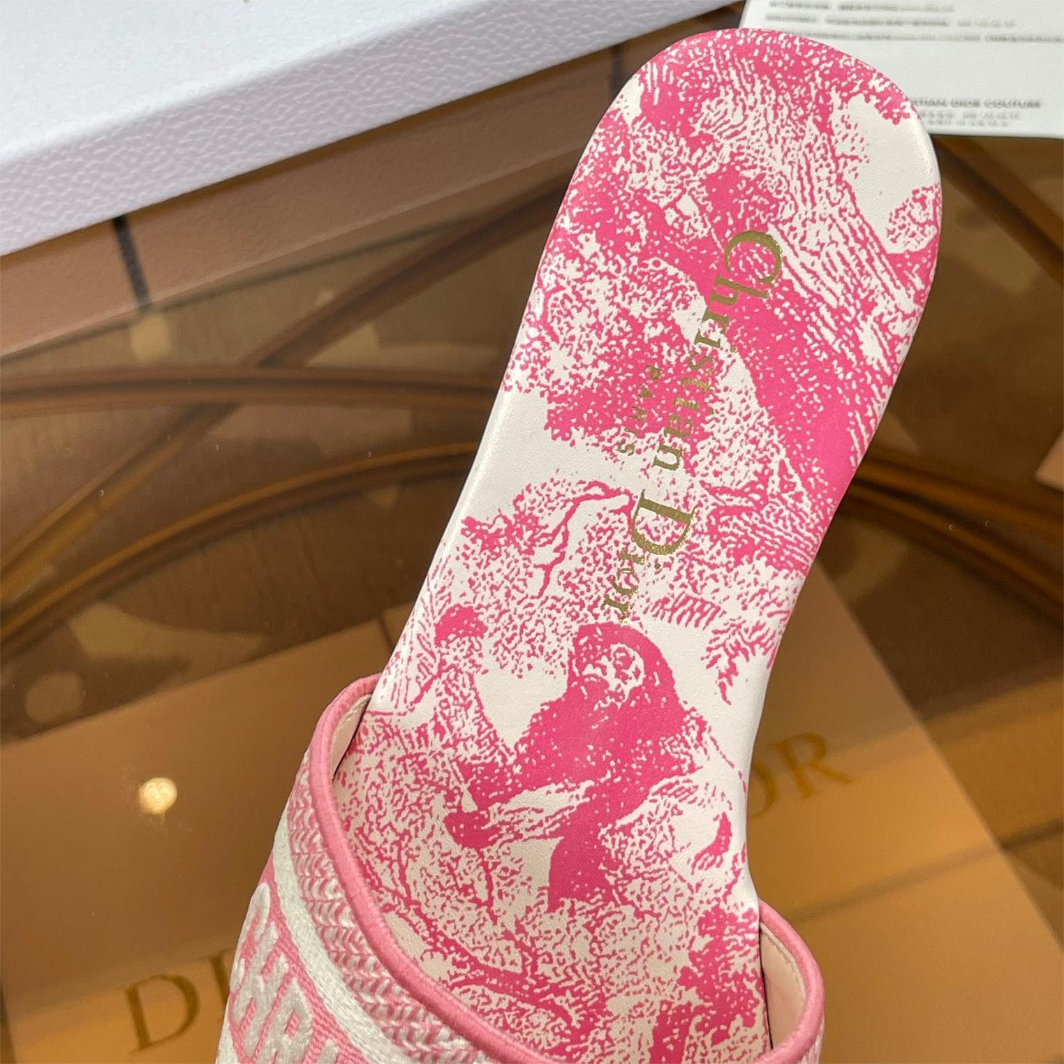 Dior-One line embroidery flat bottom