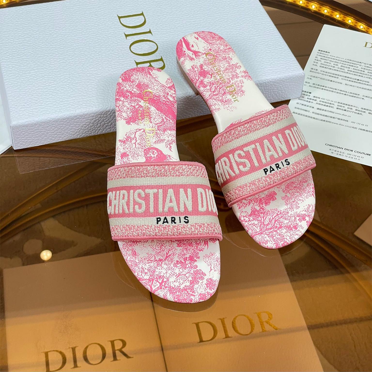 Dior-One line embroidery flat bottom