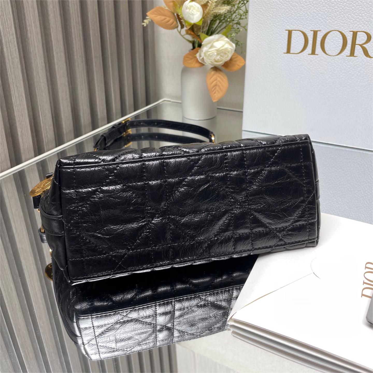 Dior-Hobo chain handbag in black pleated cowhide leather