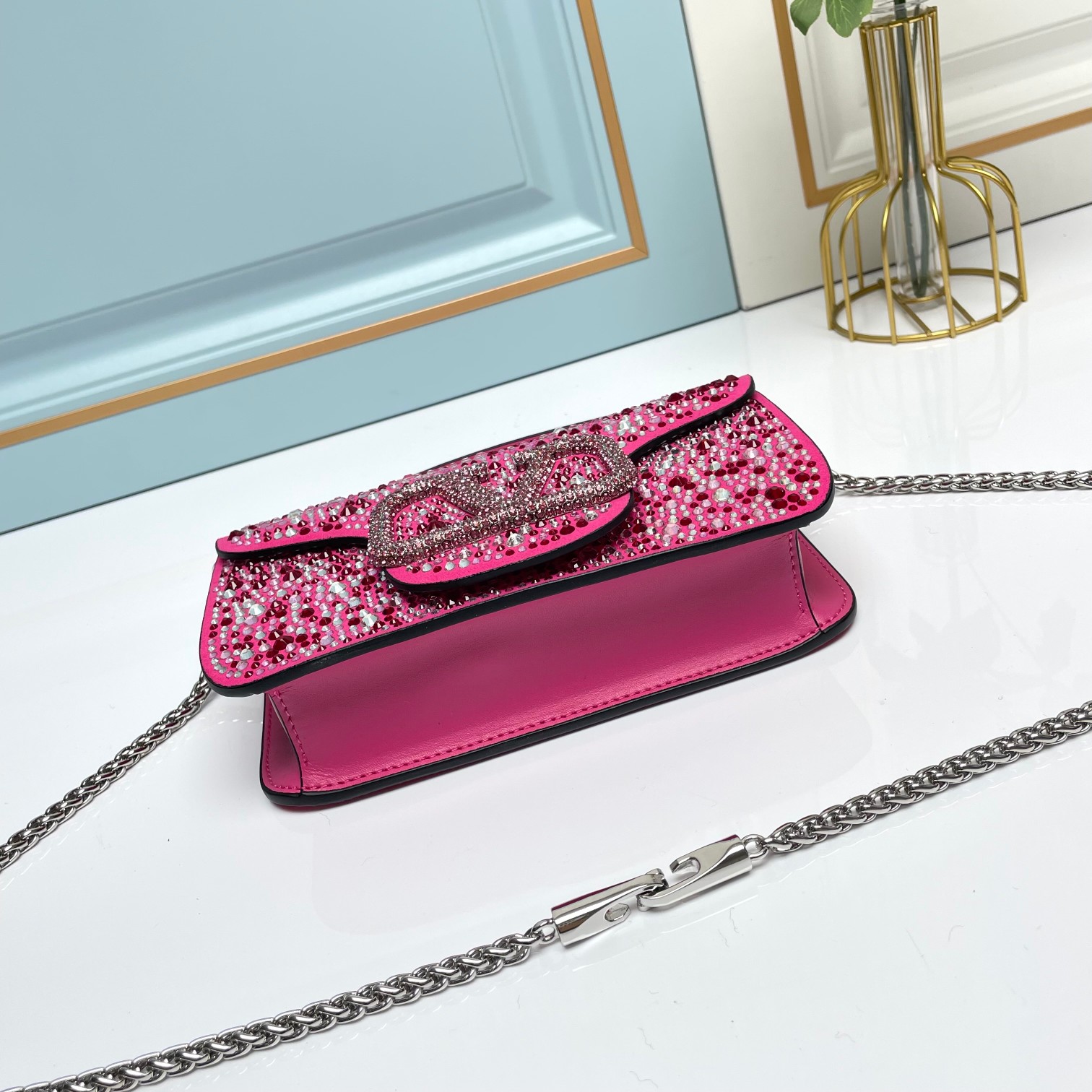 Valentino-Mini locò vlogo signature